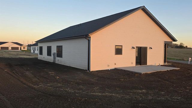 325 Model Road, Cuba City, WI 53807