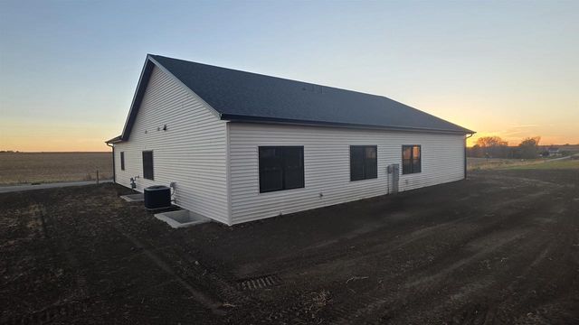 325 Model Road, Cuba City, WI 53807