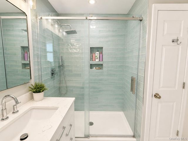 10 Pepperill Court, New City, NY 10956