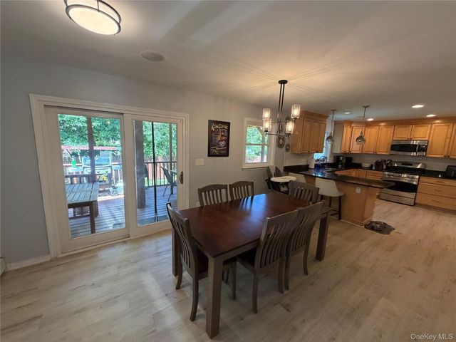 10 Pepperill Court, New City, NY 10956