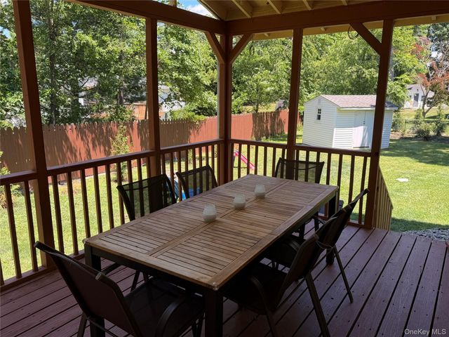 10 Pepperill Court, New City, NY 10956
