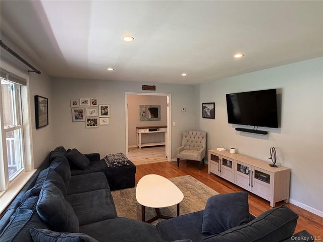 10 Pepperill Court, New City, NY 10956