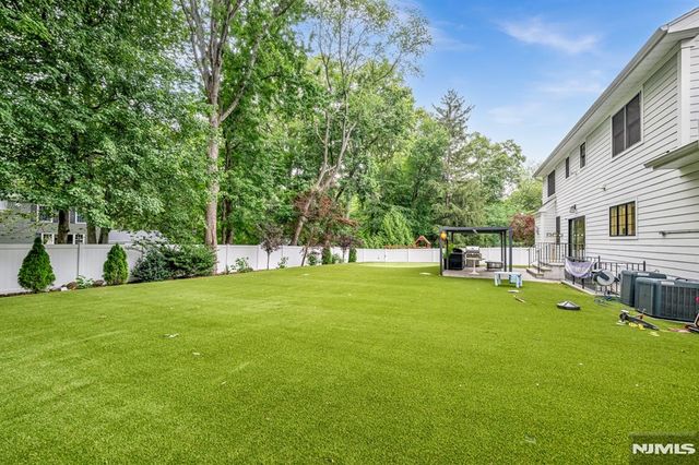 526 Track Lane, River Vale, NJ 07675