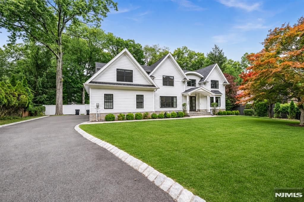 526 Track Lane, River Vale, NJ 07675