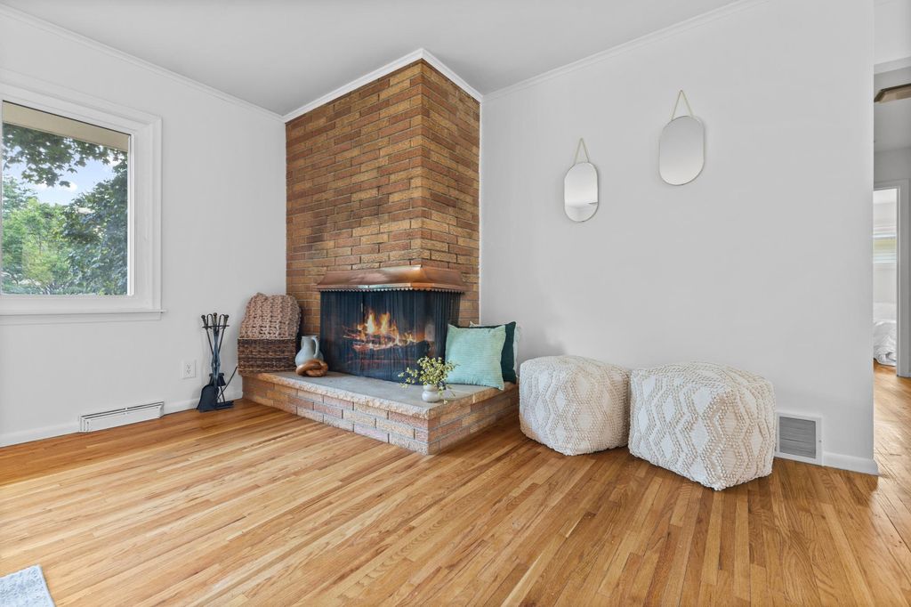 8106 Vincent Avenue S, Bloomington, MN 55431 — photo 4