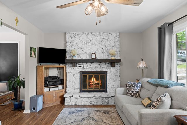 372 Greenbrier Lane, Hollister, MO 65672
