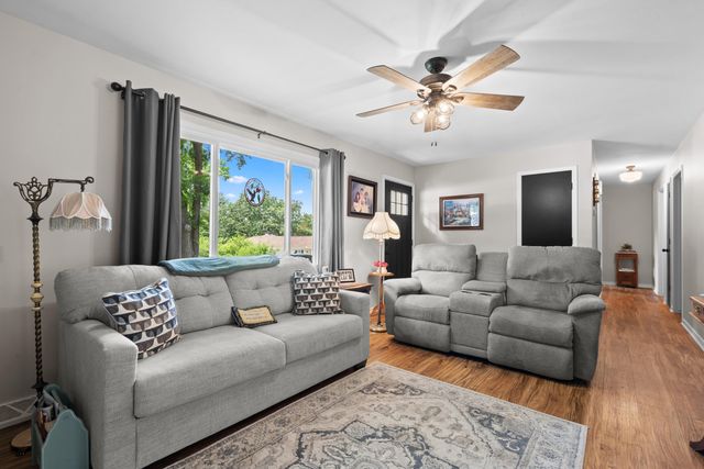 372 Greenbrier Lane, Hollister, MO 65672
