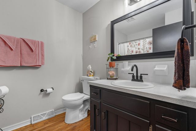 372 Greenbrier Lane, Hollister, MO 65672