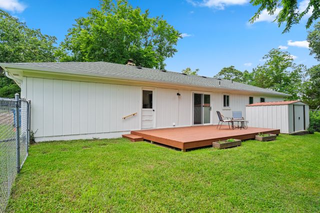 372 Greenbrier Lane, Hollister, MO 65672