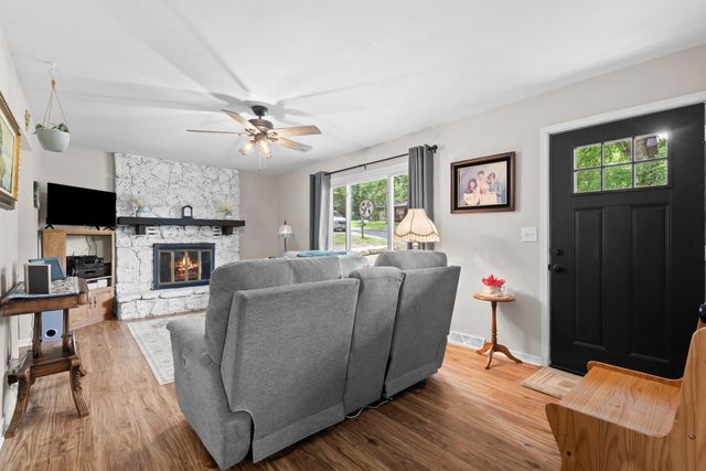 372 Greenbrier Lane, Hollister, MO 65672