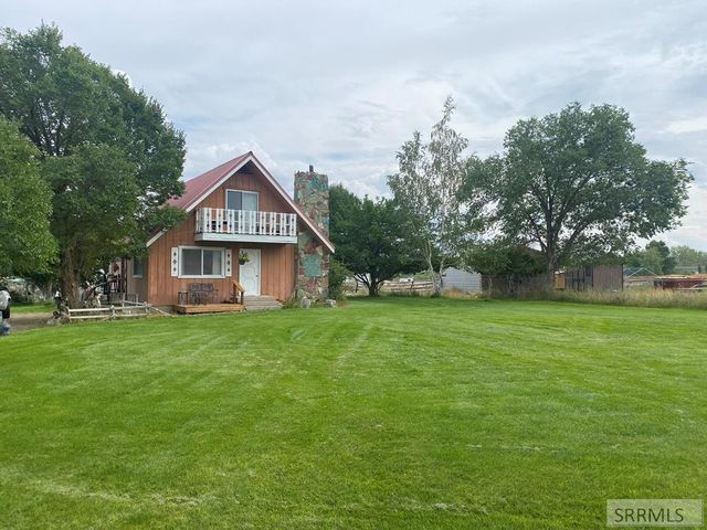 24707 Hwy 93, Challis, ID 83226