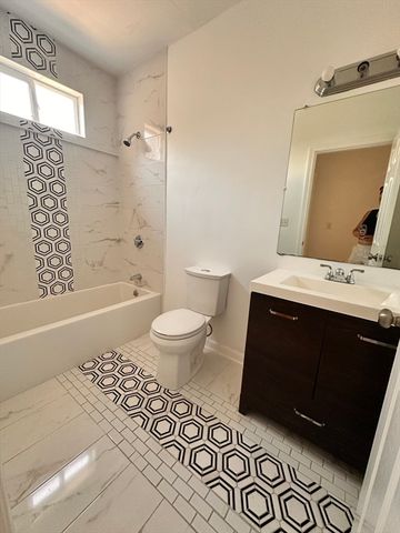 524 Howard St 2, Lawrence, MA 01841