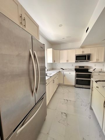 524 Howard St 2, Lawrence, MA 01841