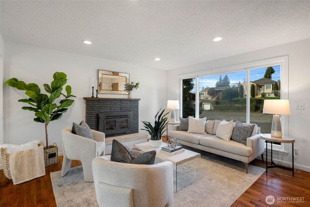 3810 S Sunny View Drive, Seattle, WA 98118