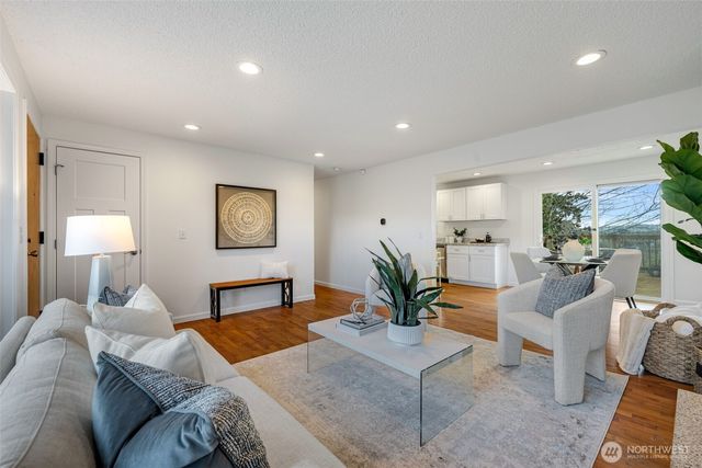 3810 S Sunny View Drive, Seattle, WA 98118