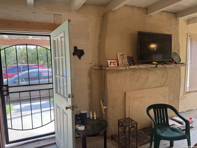 424 Babcock Rd., San Antonio, TX 78201