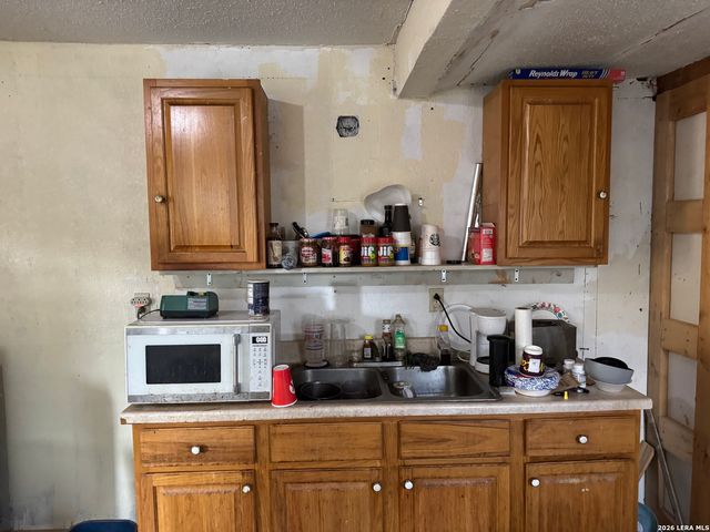 424 Babcock Rd., San Antonio, TX 78201
