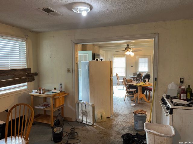 424 Babcock Rd., San Antonio, TX 78201