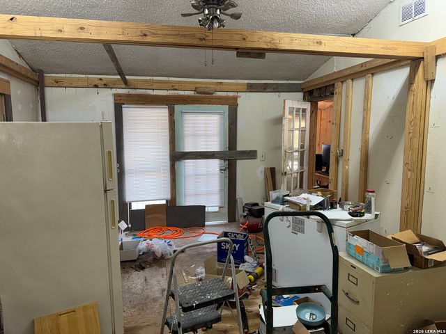 424 Babcock Rd., San Antonio, TX 78201