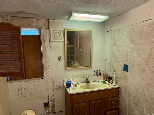 424 Babcock Rd., San Antonio, TX 78201