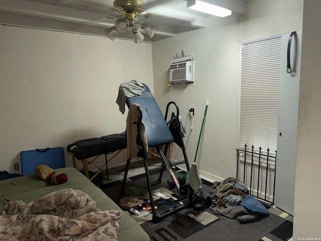 424 Babcock Rd., San Antonio, TX 78201
