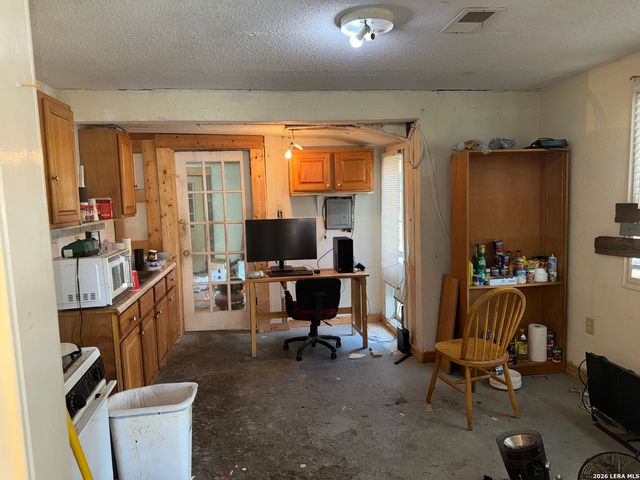424 Babcock Rd., San Antonio, TX 78201