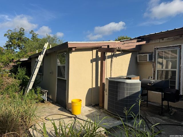 424 Babcock Rd., San Antonio, TX 78201