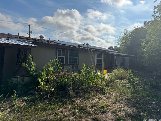 424 Babcock Rd., San Antonio, TX 78201