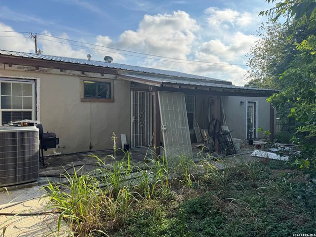 424 Babcock Rd., San Antonio, TX 78201
