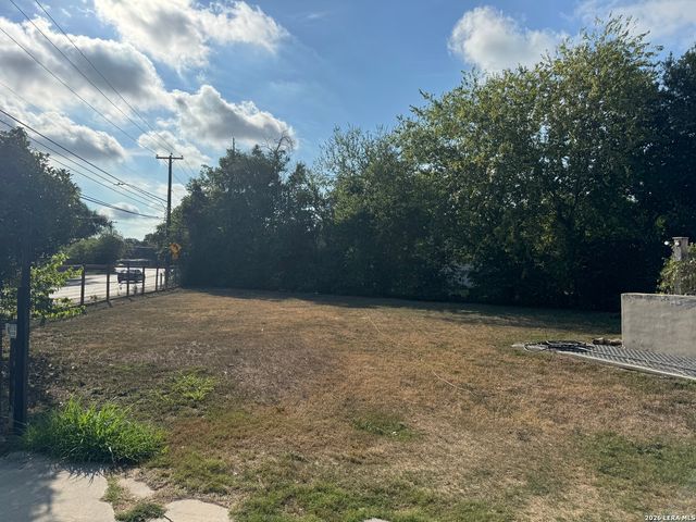 424 Babcock Rd., San Antonio, TX 78201