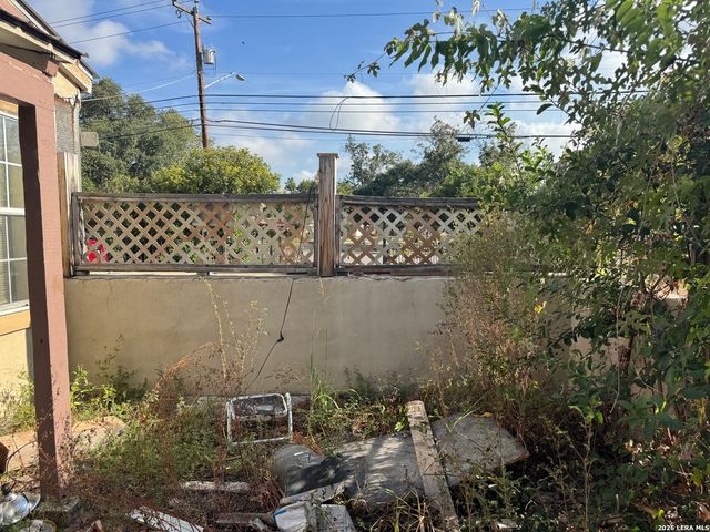 424 Babcock Rd., San Antonio, TX 78201