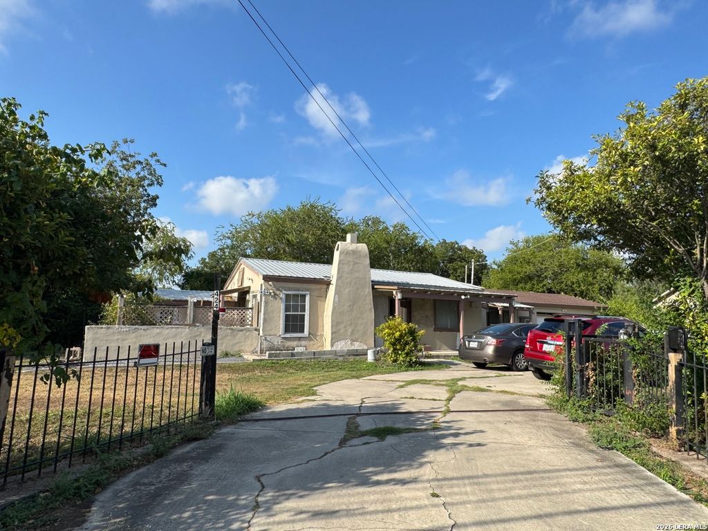 424 Babcock Rd., San Antonio, TX 78201