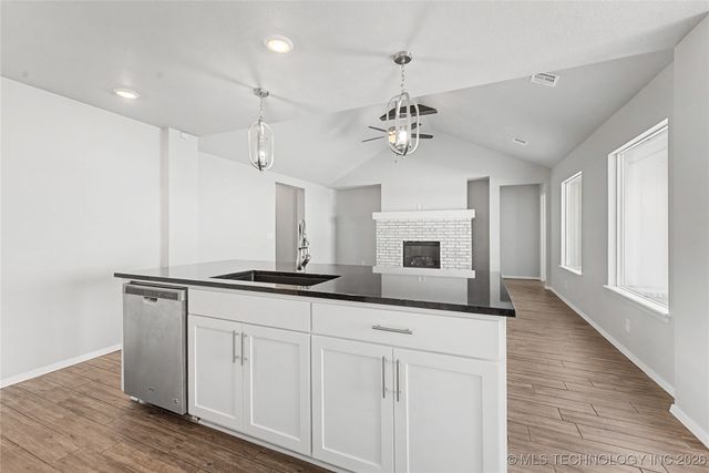 2912 W Charlotte Street, Broken Arrow, OK 74011