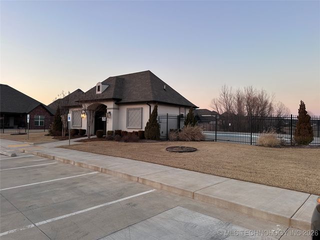 2912 W Charlotte Street, Broken Arrow, OK 74011
