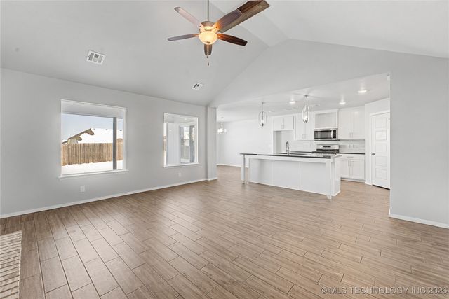 2912 W Charlotte Street, Broken Arrow, OK 74011