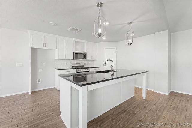 2912 W Charlotte Street, Broken Arrow, OK 74011