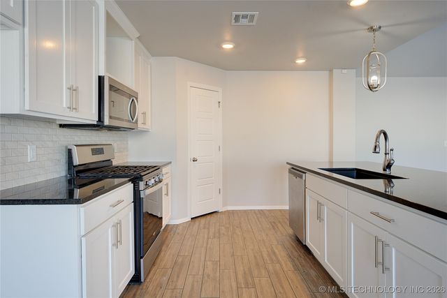 2912 W Charlotte Street, Broken Arrow, OK 74011