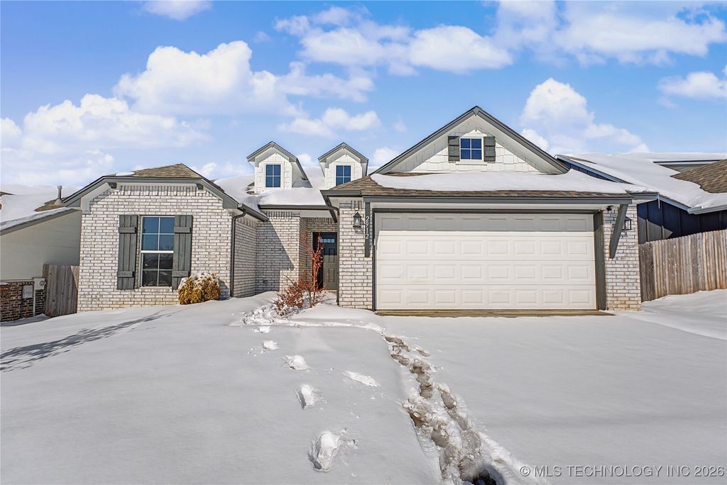 2912 W Charlotte Street, Broken Arrow, OK 74011