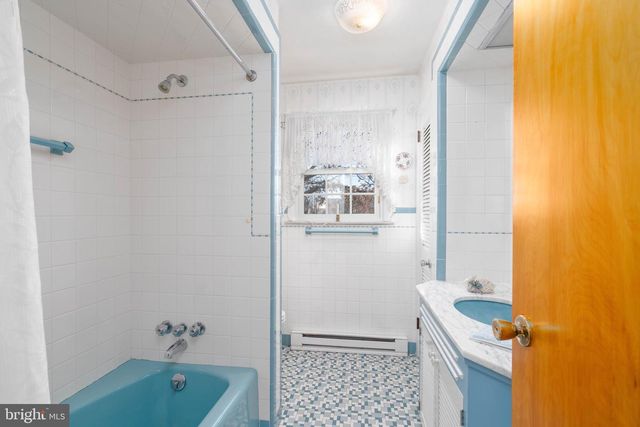 19 MIDDLE RD, Hammonton, NJ 08037