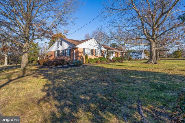 19 MIDDLE RD, Hammonton, NJ 08037