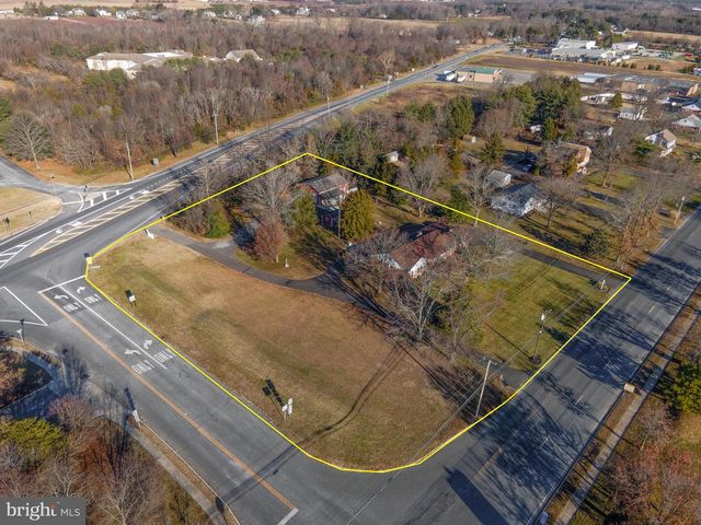 19 MIDDLE RD, Hammonton, NJ 08037