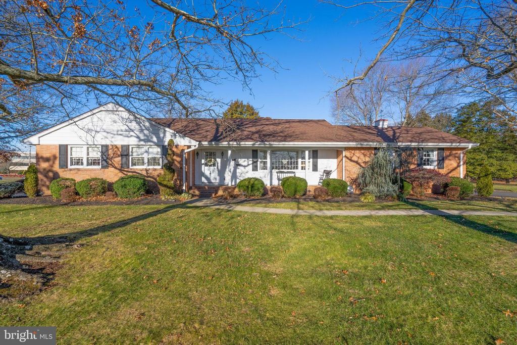 19 MIDDLE RD, Hammonton, NJ 08037