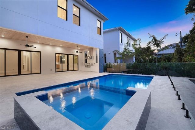 513 92nd AVE N, Naples, FL 34108