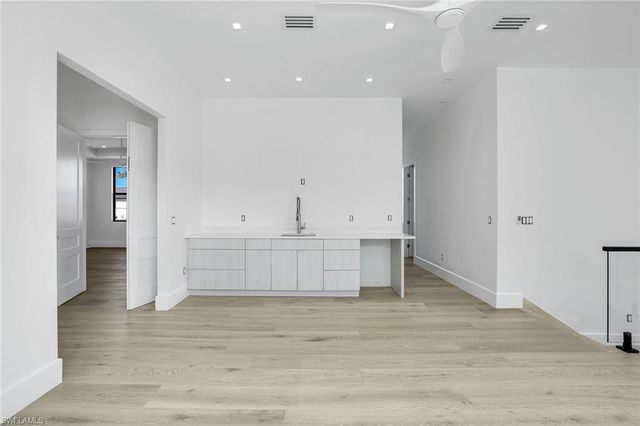 513 92nd AVE N, Naples, FL 34108