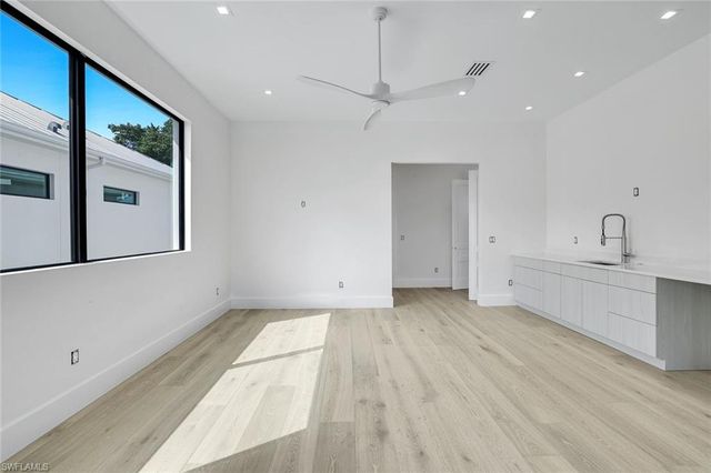 513 92nd AVE N, Naples, FL 34108