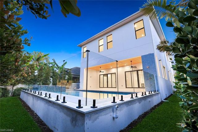 513 92nd AVE N, Naples, FL 34108