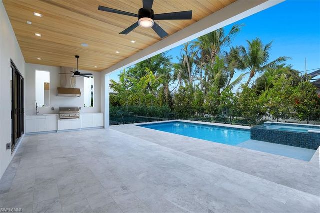 513 92nd AVE N, Naples, FL 34108