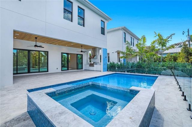 513 92nd AVE N, Naples, FL 34108