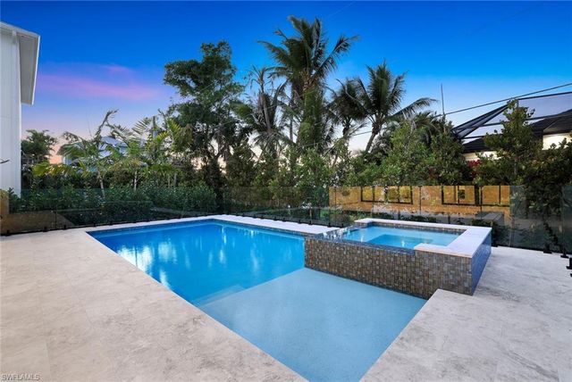 513 92nd AVE N, Naples, FL 34108