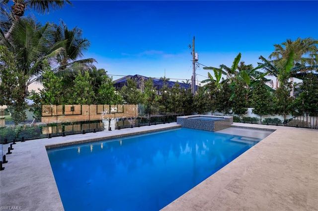 513 92nd AVE N, Naples, FL 34108